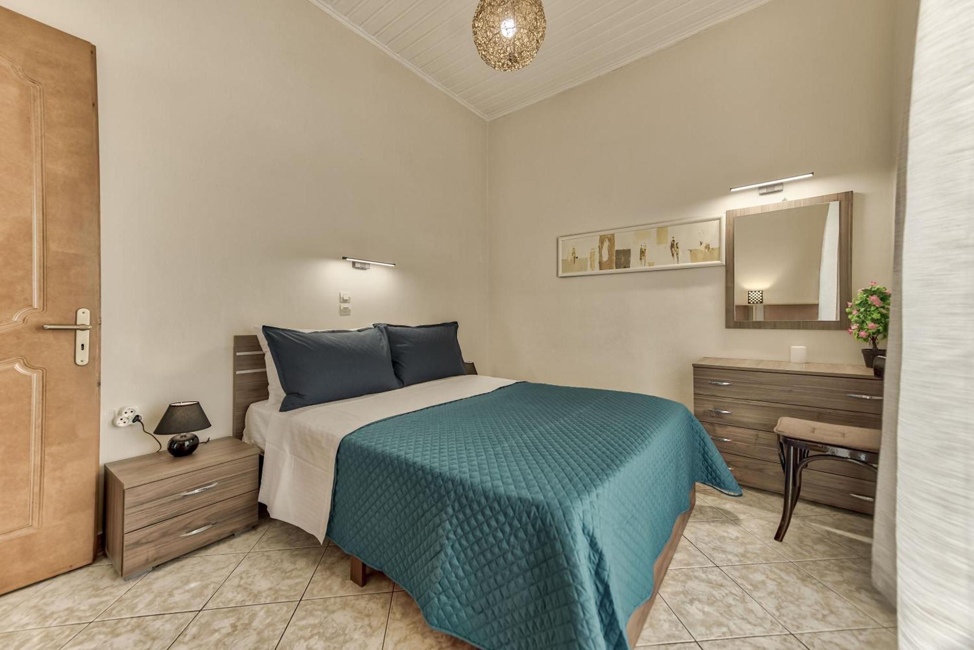 Nitsa's Corner Apartment