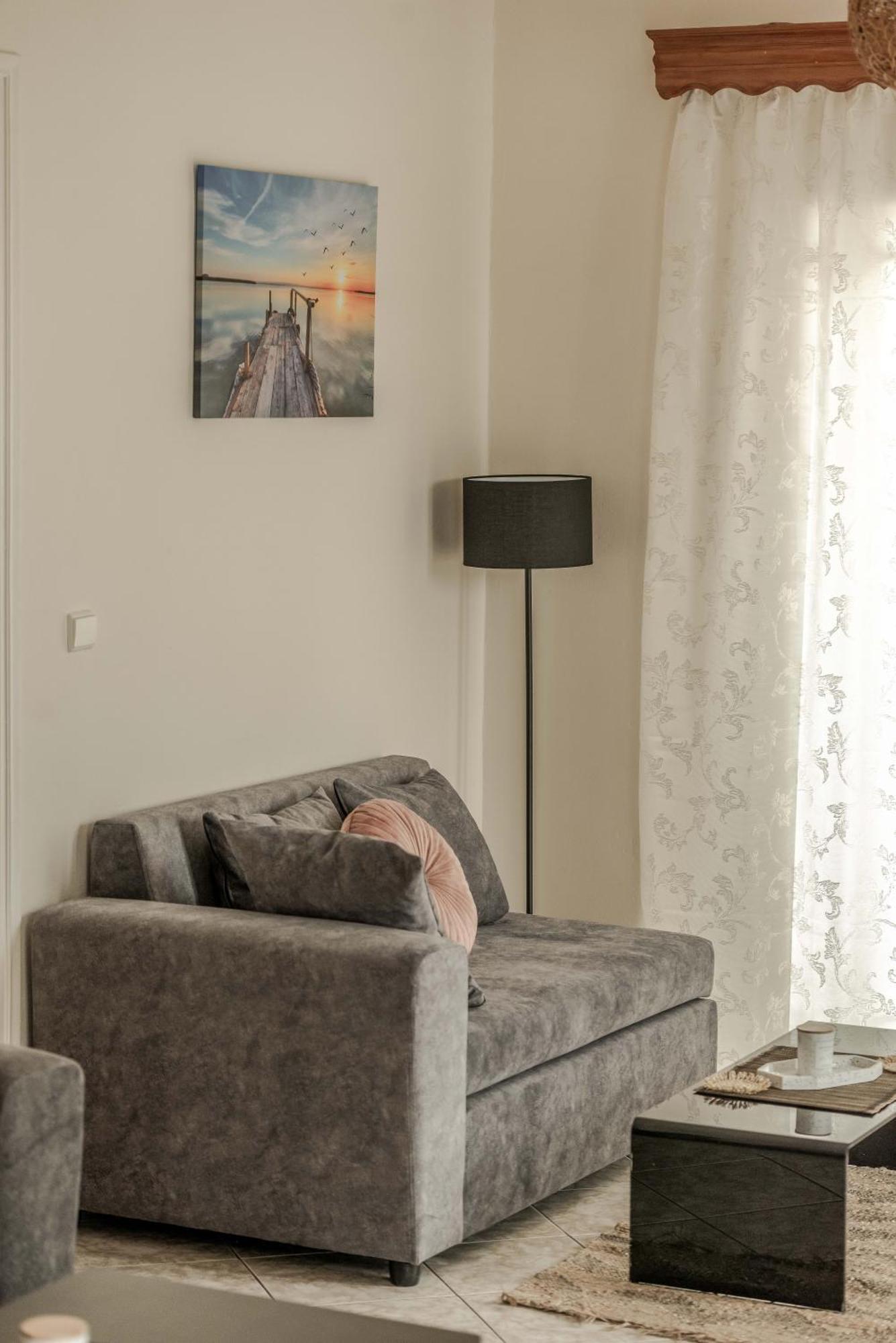 Nitsa's Corner Apartment *